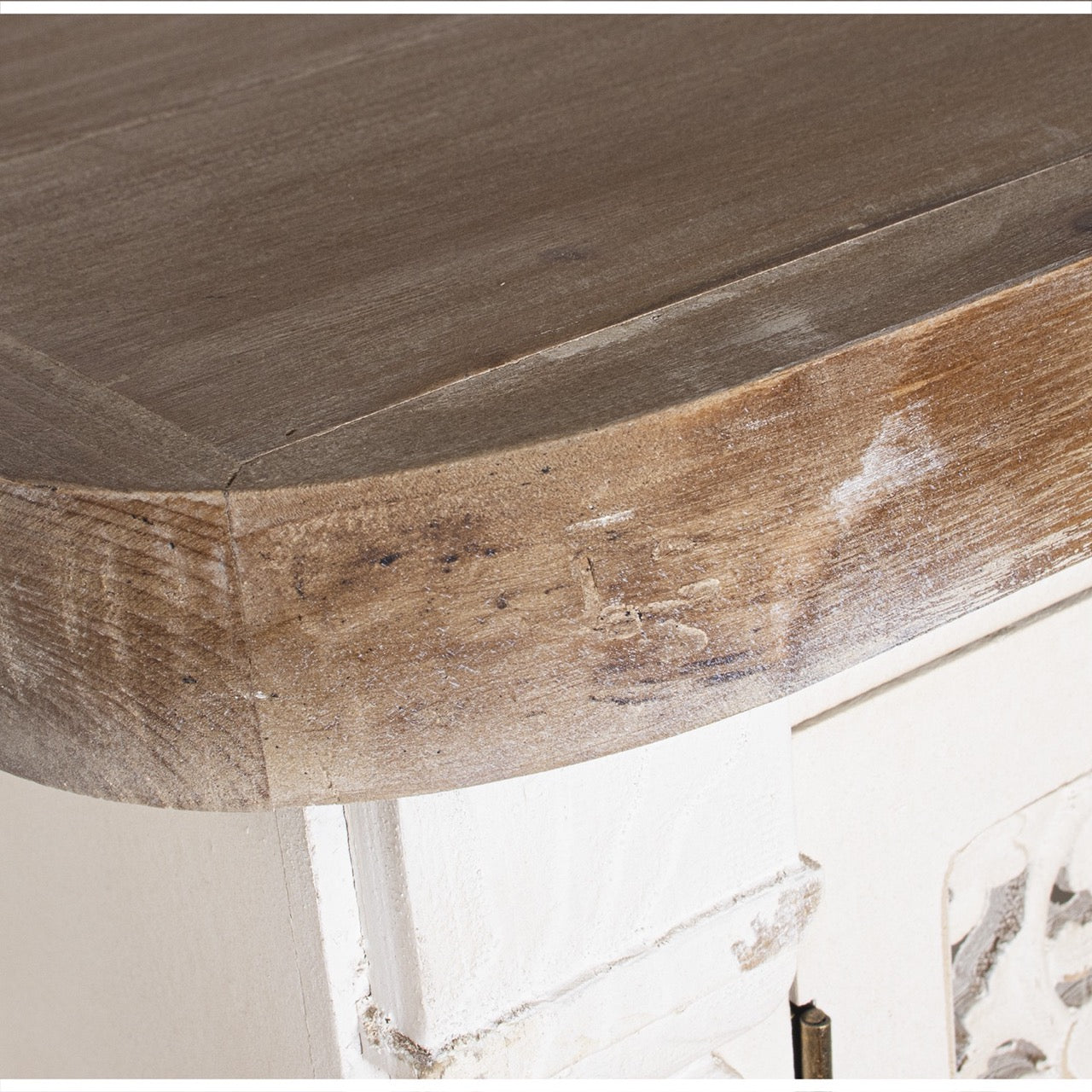 Armario Blanco Tallado de Madera de Abeto - "Kummy"