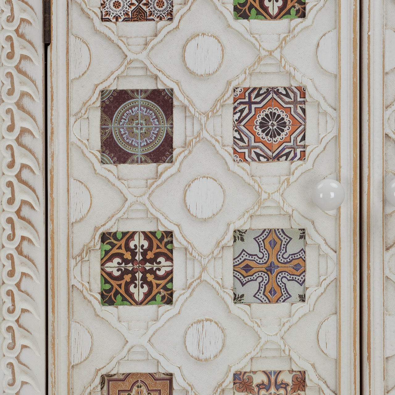 Aparador de Madera de Abeto Tallado - "Oporto"