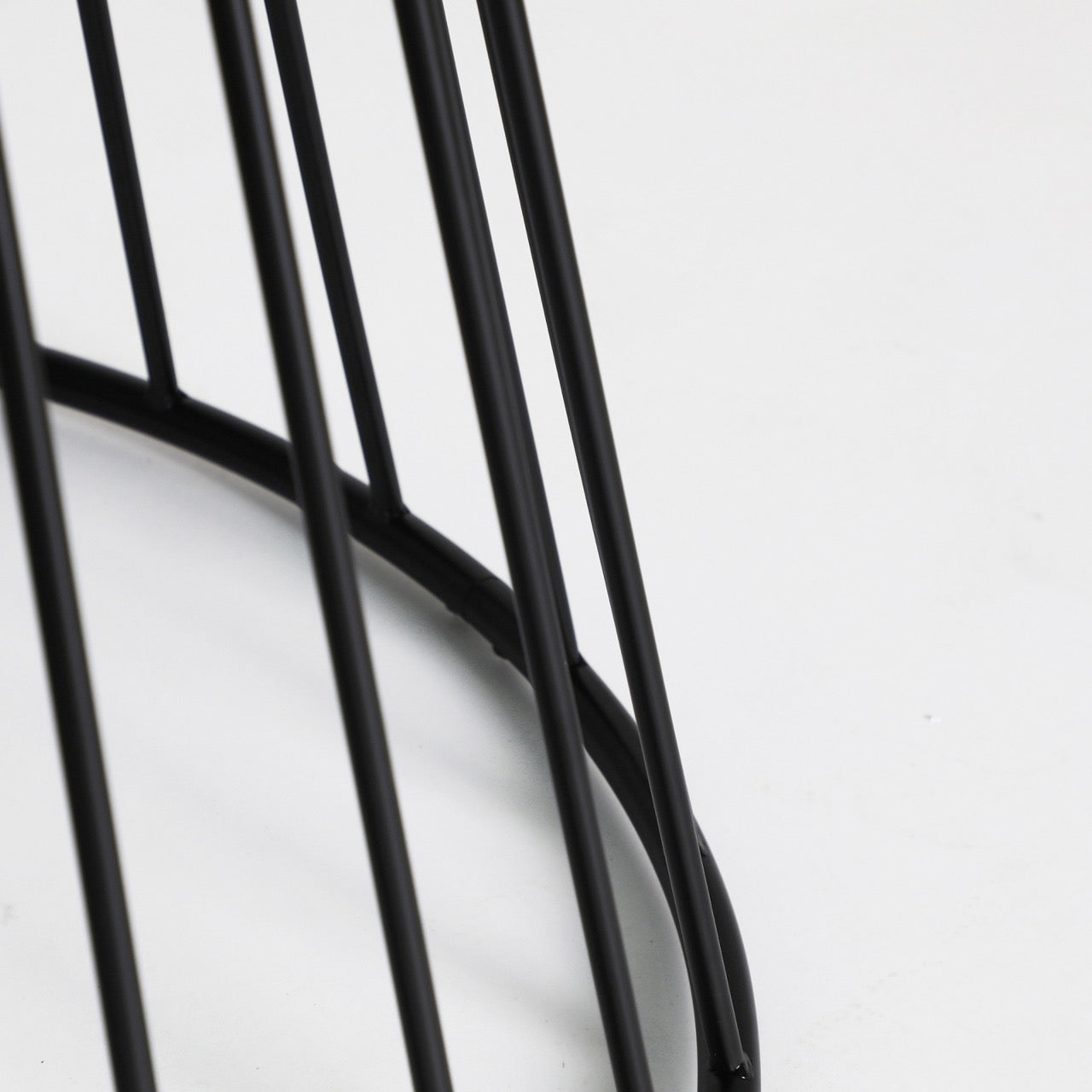 Mesa Redonda Efecto Mármol con Patas Negras - "Celi"