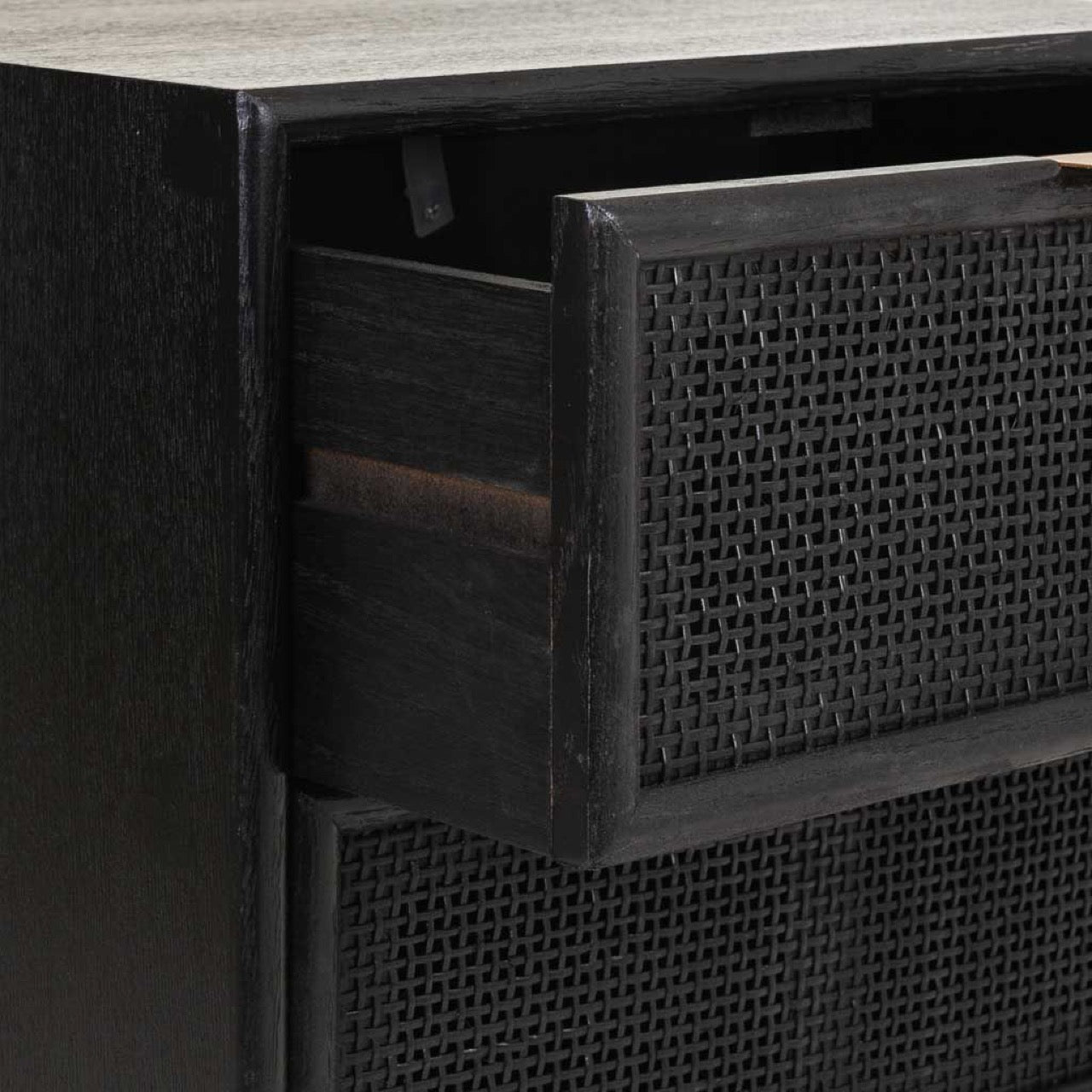 Mesita de Noche de Ratán Negro 1C+1P - “Trento”