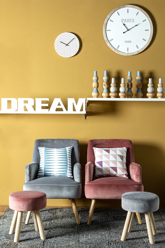 Puff de Terciopelo Rosa con Patas de Madera - “Adeline”