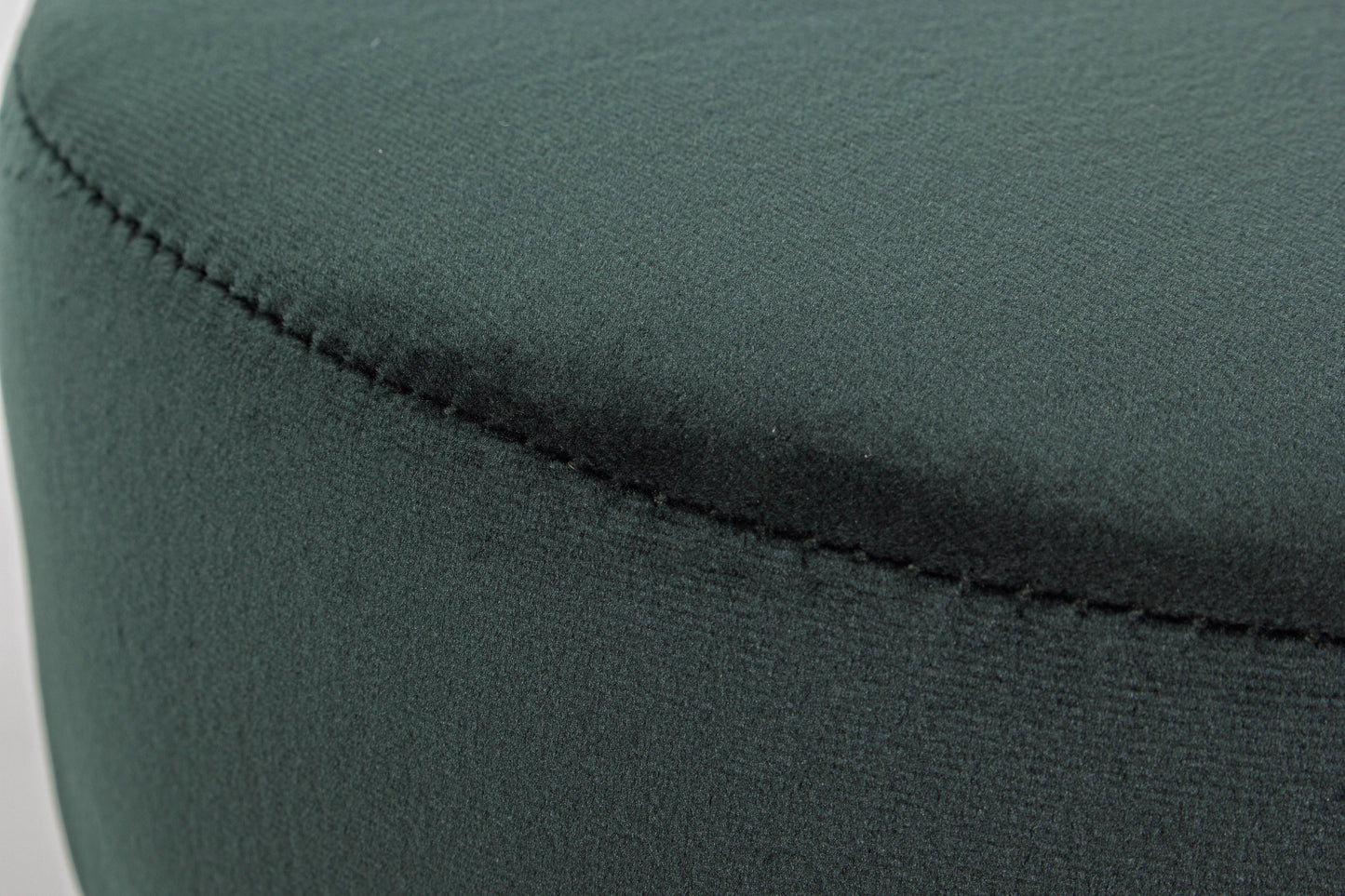 Puff de Terciopelo Verde con Patas de Madera - “Adeline”