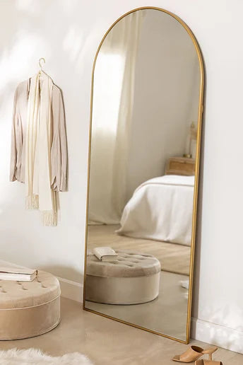 Espejo Arco Dorado de Metal - “Bella”