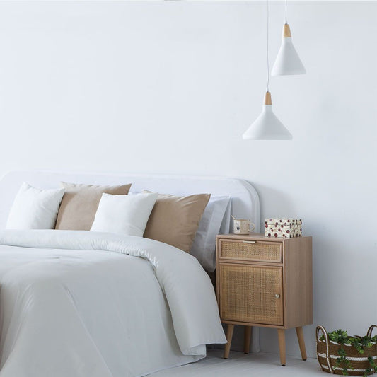 Mesita de Noche de Madera Rejilla y Ratán - "Trento"