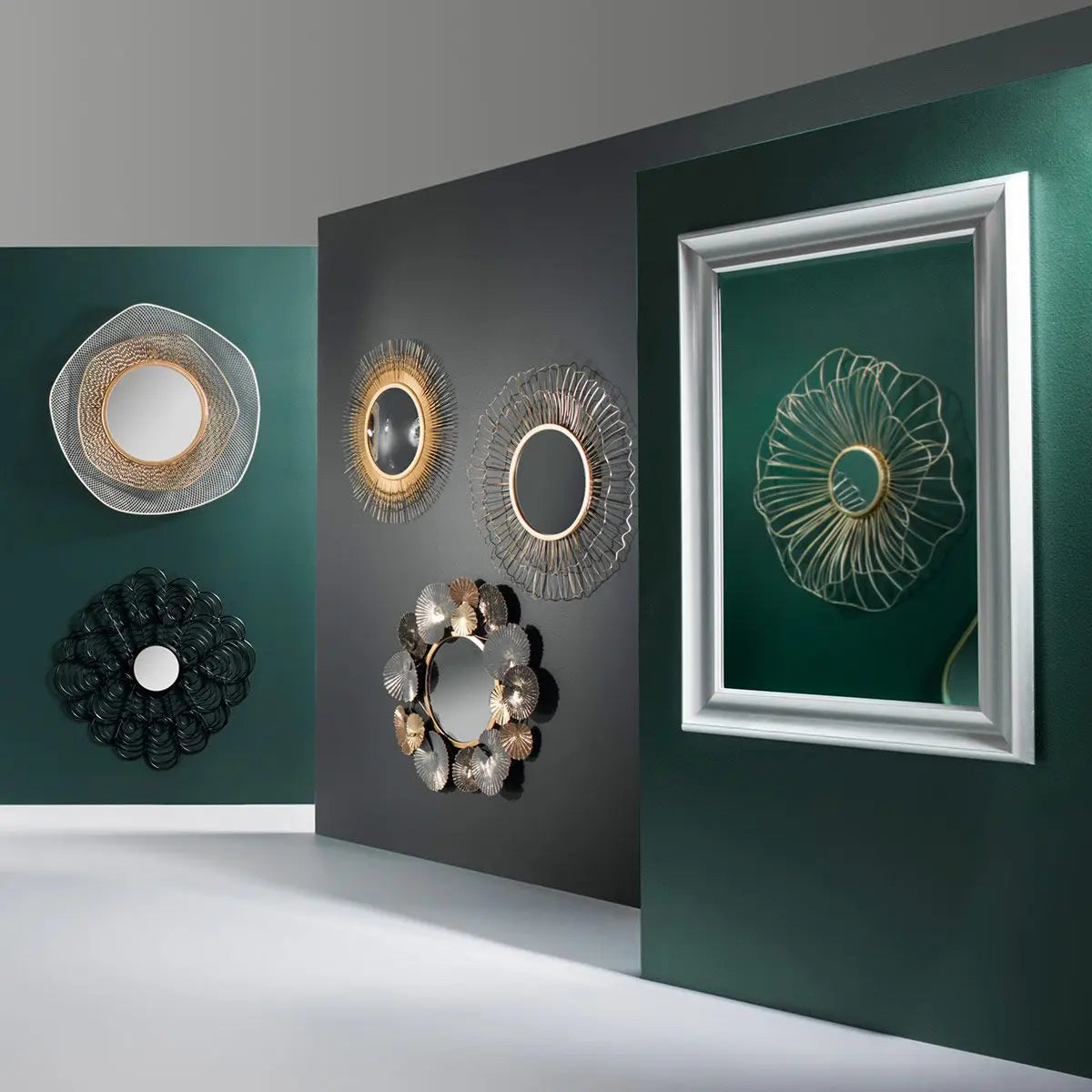 Espejo de Metal Dorado - "Flower" - Ø66,7CM