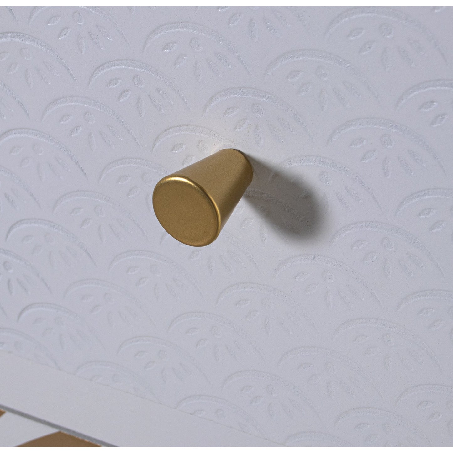 Cómoda de Madera de Abeto – Relieve