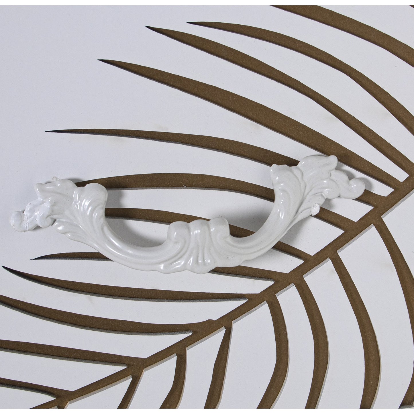 Cómoda de Madera de Abeto – Relieve