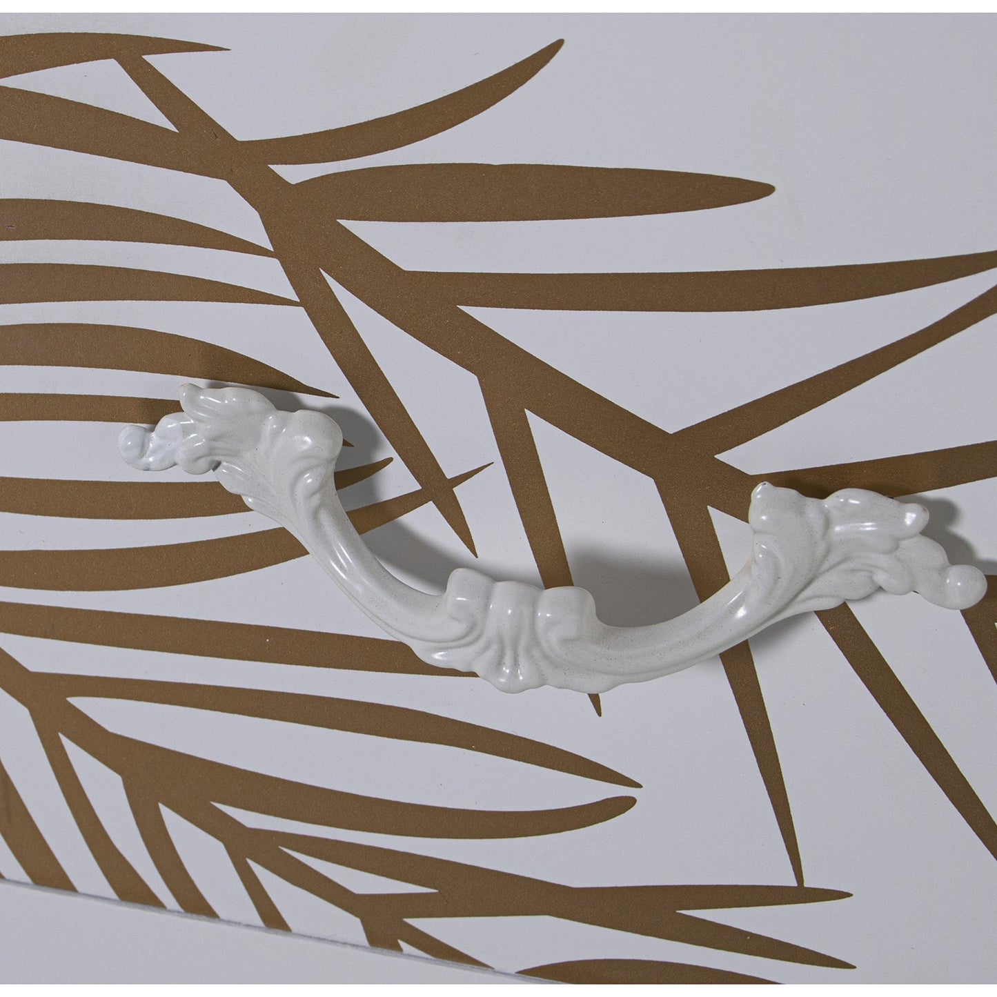 Cómoda de Madera de Abeto – Relieve